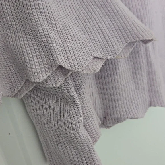 Scalloped Sweater - Picture 3 of 5